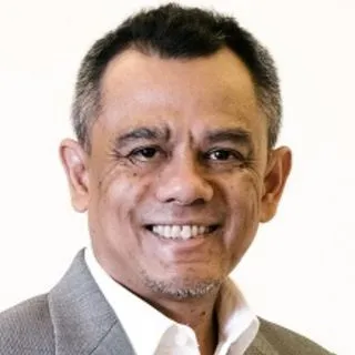 Azizi Ali Mentor Wang - финансы и инвестиции