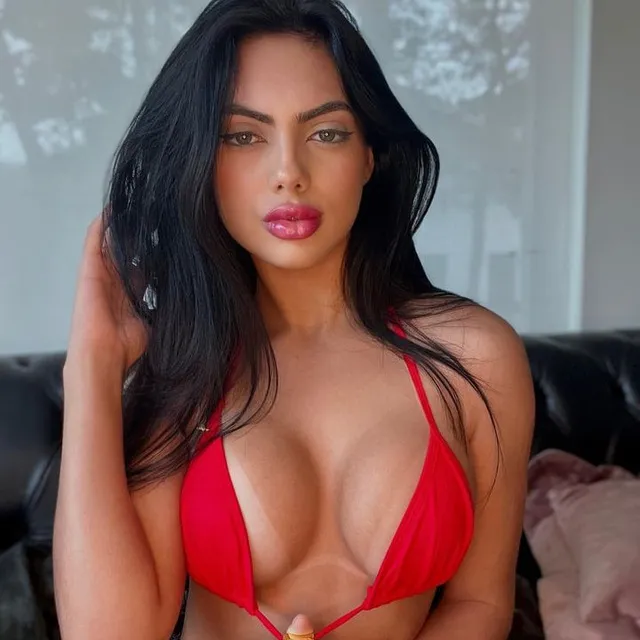 Brenda Trindade - фан контент 18+