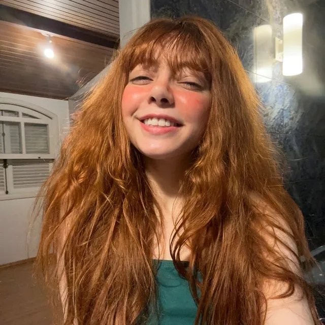 Caroline Lopes - контент