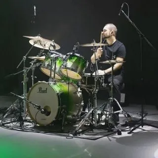 E. T. Drummer - барабаны и стрим