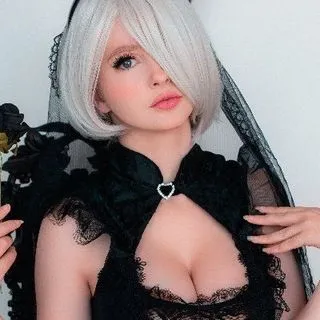 Evie Lee Mikomin's Channel - контент