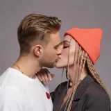 Kissing by Photo - Kiss generator