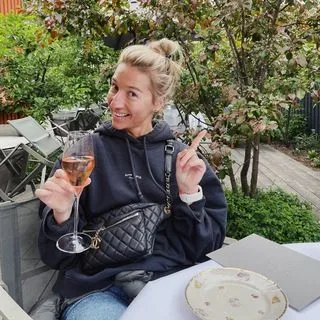 need more champagne - еда путешествия