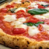 Pizza IRL- pizza real.