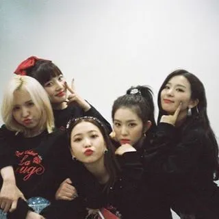 Red Velvet Bubble - Активность айдолов