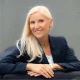 Renate Holzeisen - права и экономика
