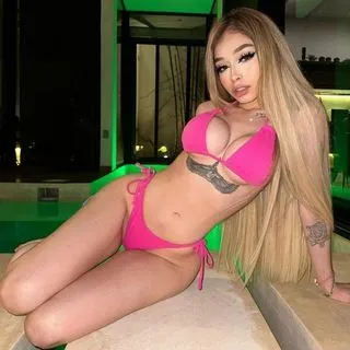 Yajana Cano - контент